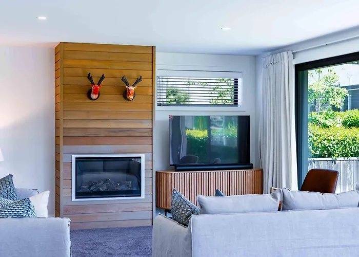 Serenity Haven: Retreat With Panoramic Views