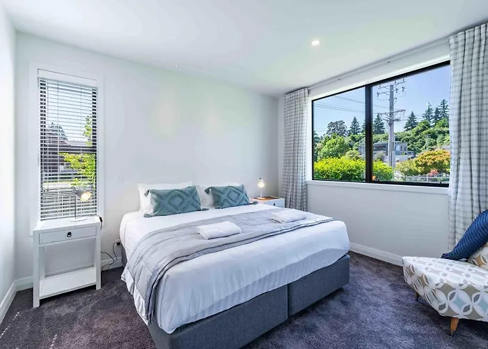 Serenity Haven: Retreat With Panoramic Views 度假居 瓦纳卡