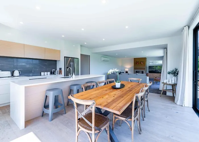 Serenity Haven: Retreat With Panoramic Views