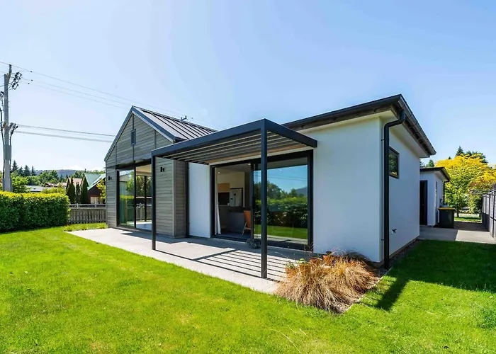 Serenity Haven: Retreat With Panoramic Views Vakantiehuis Wanaka