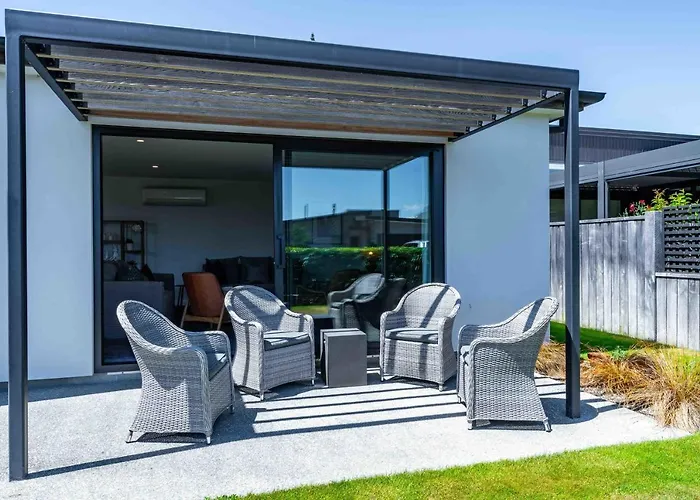 Serenity Haven: Retreat With Panoramic Views